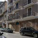 Ci spostiamo ora nel vicino quartiere Libert�, dove in via Sagarriga Visconti ad angolo con via Calefati...